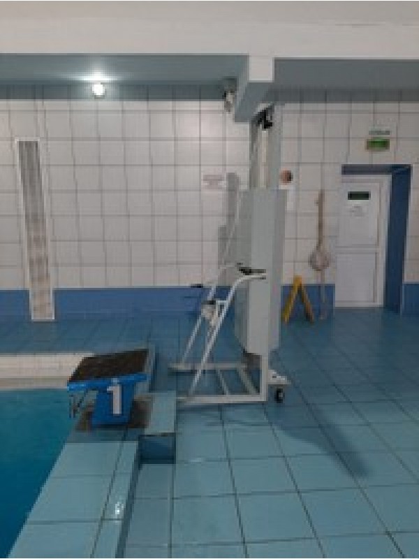 Силовой тренажер для тренировок в бассейне